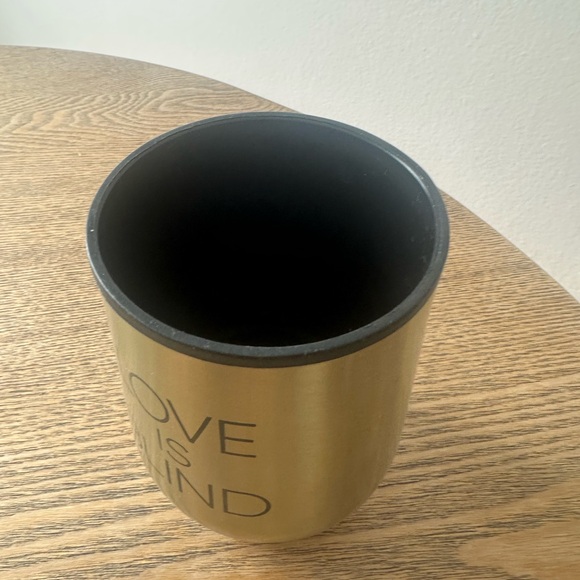 Elegant Gold Tumbler with 'Love Is Blind' Inscription - Picture 3 of 4